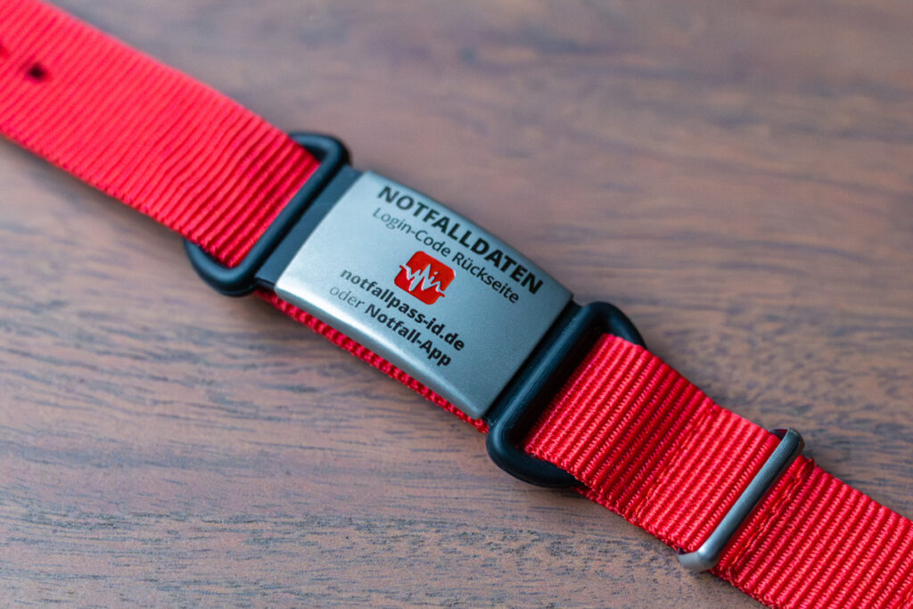 Notfall ID Notfallarmband mit NFC und QR Code